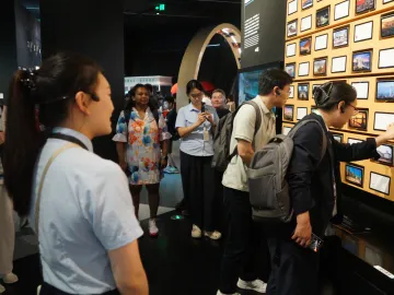 媒体代表团走进光明，参访体验“绿色智慧融合样板线”