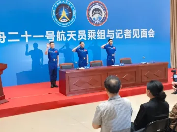 经历多个首次 实现多项突破！神二十一乘组回家后首次公开亮相