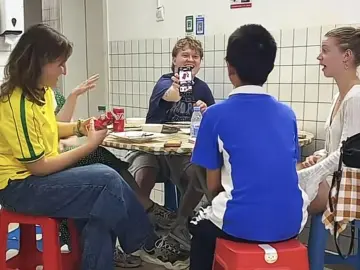 当好东道主 喜迎APEC｜深圳少年用一桌客家美食，架起中外跨文化交流桥