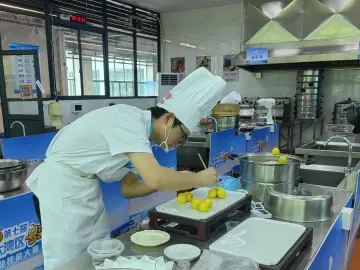 继续比拼厨艺 大湾区“粤菜师傅”大赛迎来新秀赛