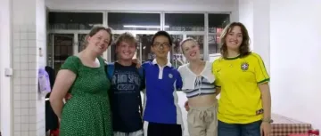 深圳少年用一桌客家美食,架起中外跨文化交流桥
