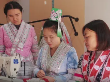 学习·知行丨总书记点赞的非遗苗绣焕发新生机