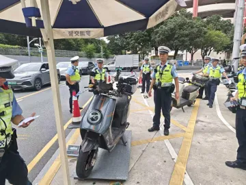 时事跃评 | 该给“电动自行车远光灯”乱象立规矩了