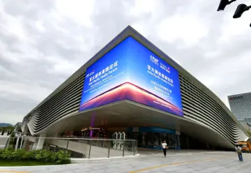 公共电子屏、景观、海报上新！迎接亚太媒体高端论坛，深圳换上限定款“新装”