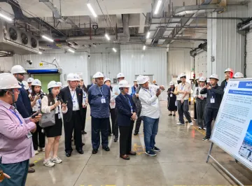 “外眼”探广佛：码头奔涌全球货，工厂迸发新动能