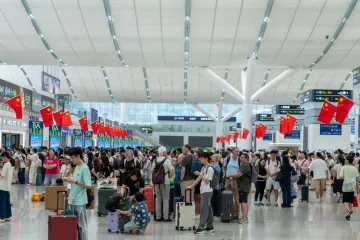 客流连创新高，深圳铁路加开逾2300趟列车迎国庆出行高峰