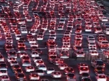 堵堵堵！“猪肝红”又来了！有人堵了15个小时