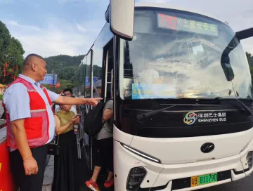 坚守假日一线，深圳巴士集团空港快线护航国庆平安旅途